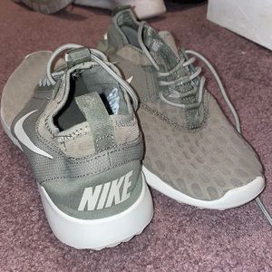 nike army green sneakers